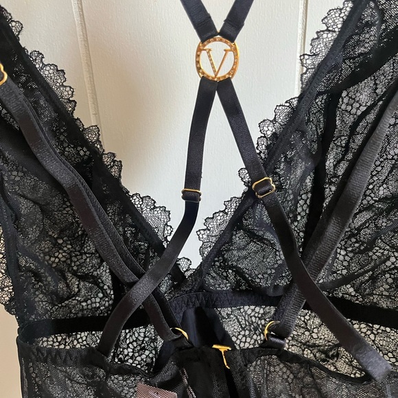 **VICTORIA SECRET** LACE BODYSUIT - Picture 5 of 6